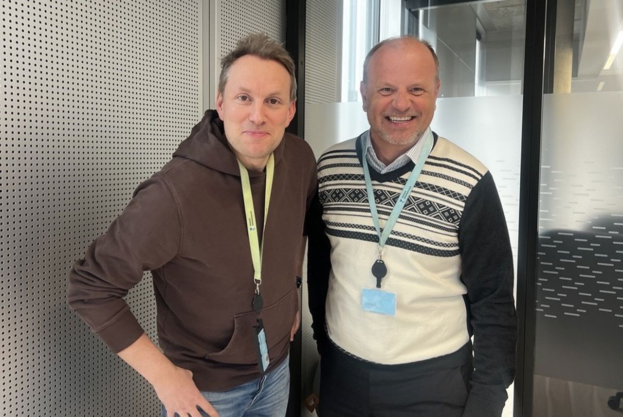 Bildet synes klimarådgiver Aarø og prosjektdirektør Tjønn Rine i Bybanen utbygging smilande saman