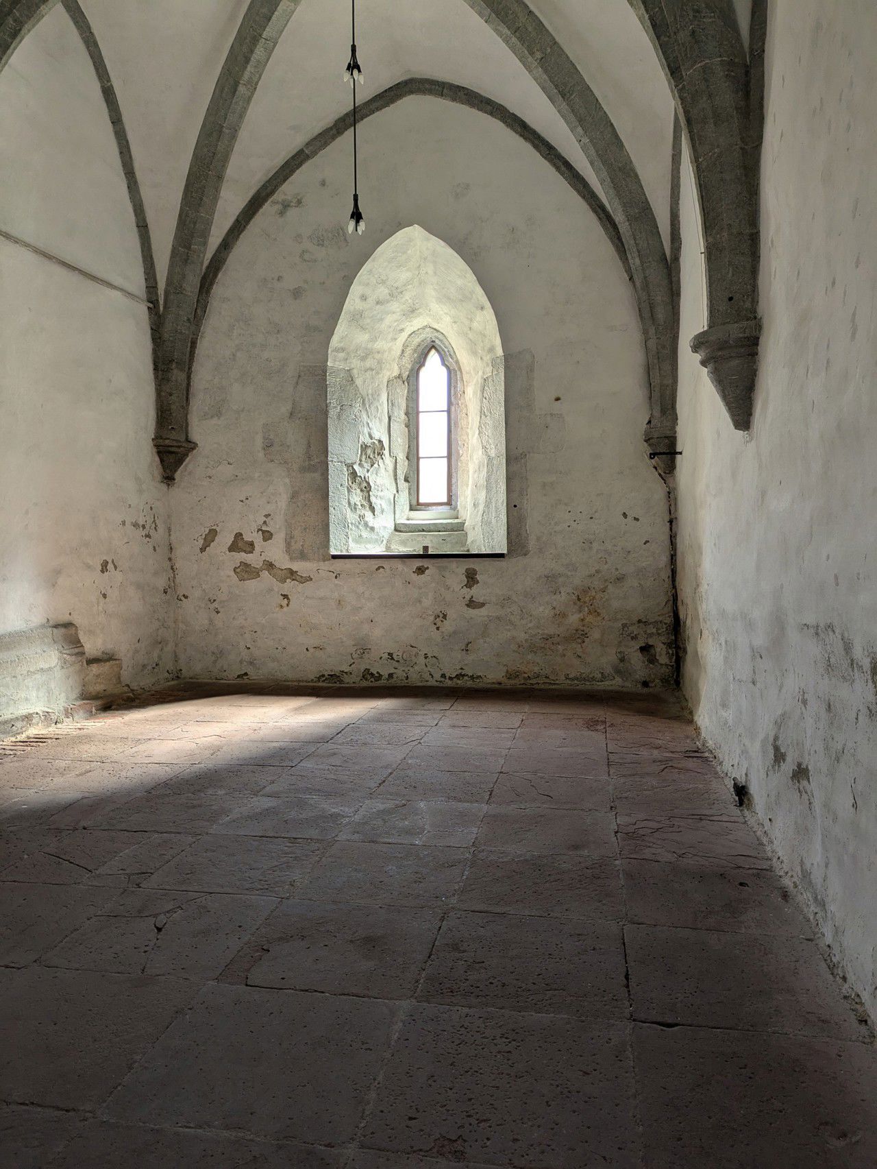 Bildet viser innsiden av korkapellet til Nonneseter kloster